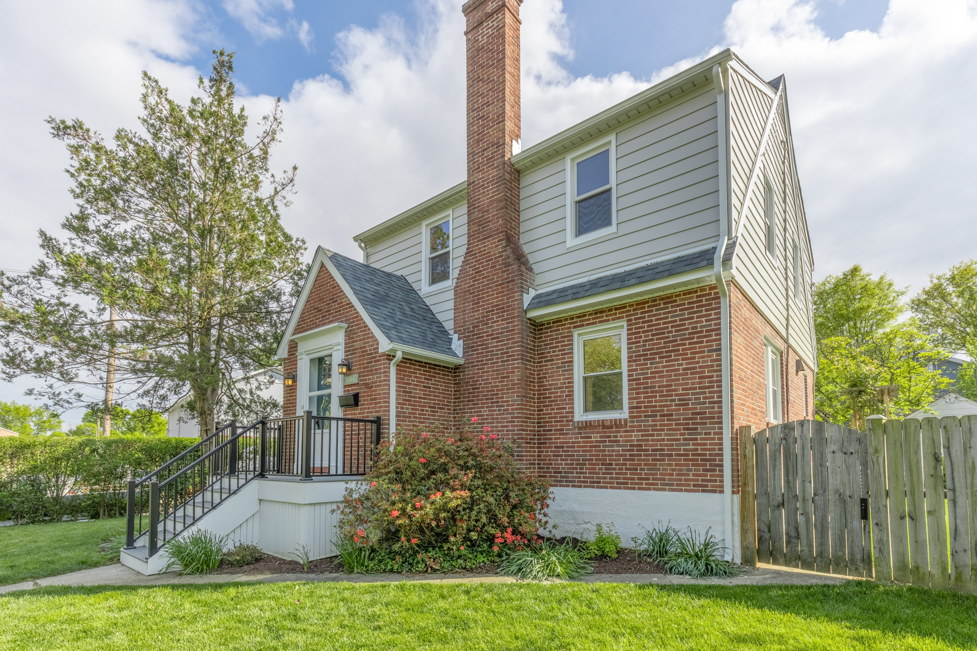 UNDER CONTRACT / 3221 Evergreen Ave / Baltimore, MD 21214