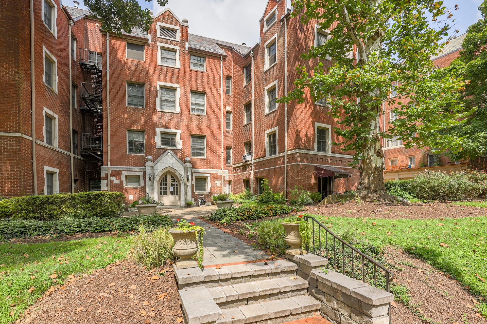 SOLD / 501 West University Parkway, Unit G-G / Baltimore MD 21210