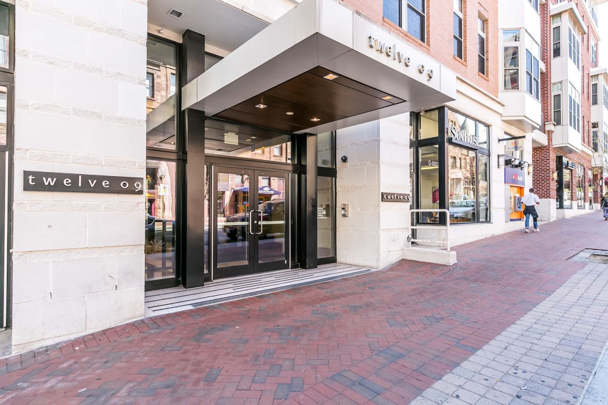 SOLD / 1209 North Charles Street Unit 323 / Baltimore MD 21201